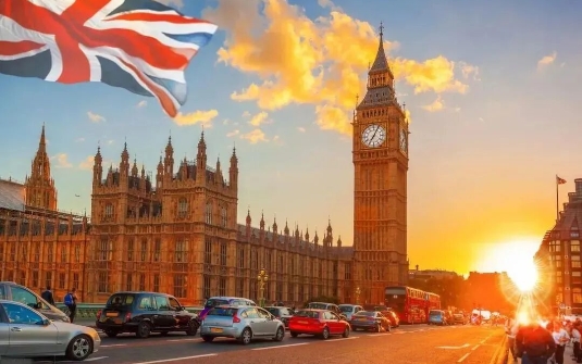 爵士留学别死磕美国！英国这几所名校，实力能打还省钱！