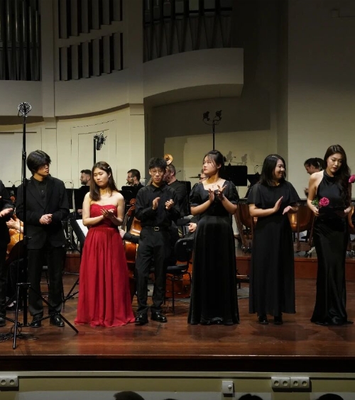 结业音乐会波兰奏响 职业乐团协奏点亮音乐梦想